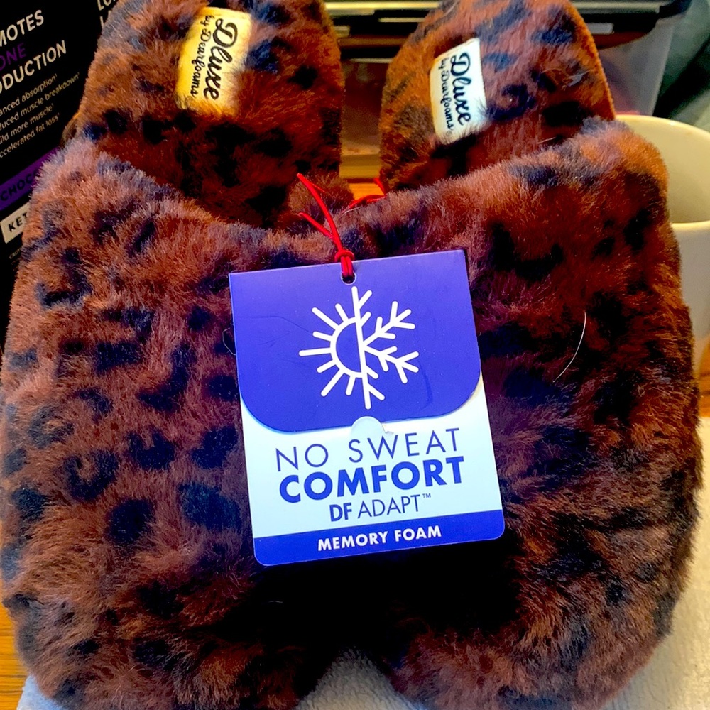 Memory Foam Super Soft No Sweat DF ADAPT slippers.